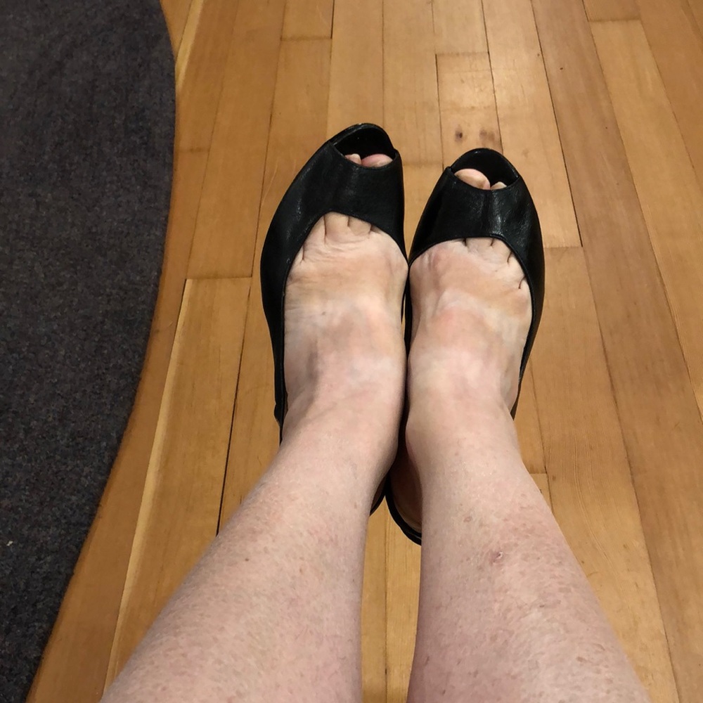 Naturalizer Lolita black leather sling backs with peep toe 4” heel